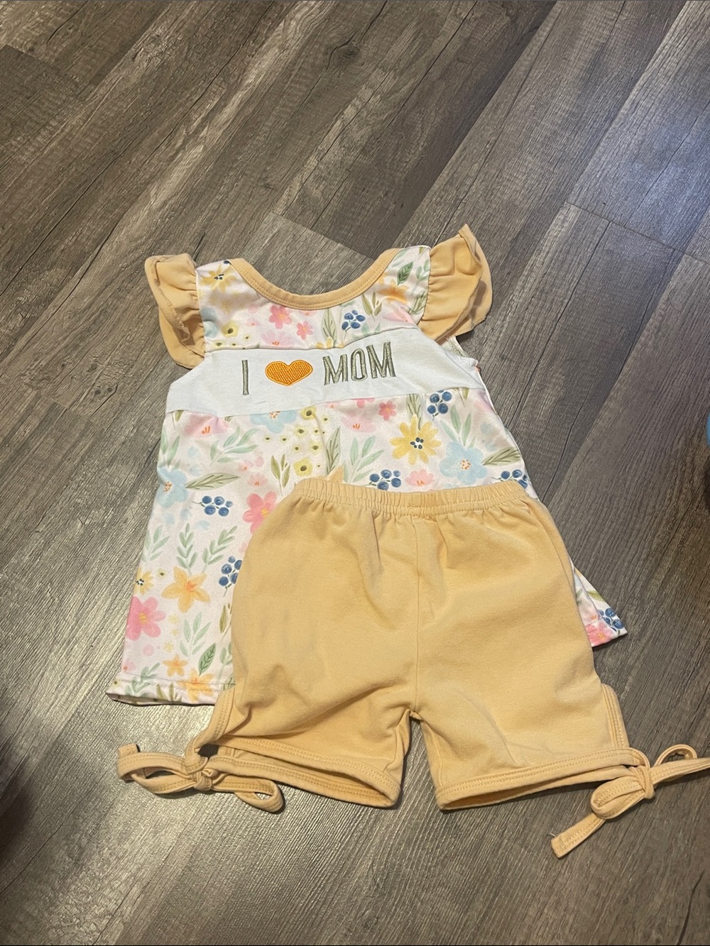 Girls I love Mom outfit 12-18 month floral